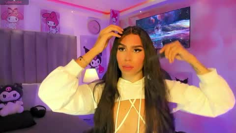 Sophia Velarie online show from April 27, 2026, 5:05 am