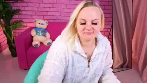 sophia_week online show from October 13, 2025, 1:16 am