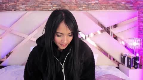 Sophia Paris online show from October 17, 2025, 2:59 am