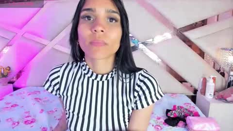 Sophia Paris online show from November 22, 2025, 4:33 am