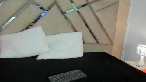 Sophia Paris online show from April 1, 2026, 3:07 am