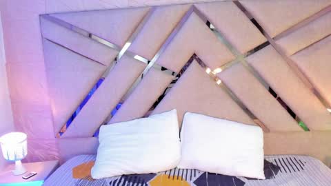 Sophia Paris online show from April 8, 2026, 2:55 am