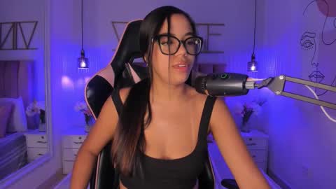 Sophie Hill  online show from November 19, 2025, 8:09 pm