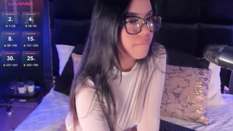 Sophie Hill  online show from November 21, 2025, 8:40 pm