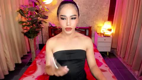 UR HOT SOPHIA online show from November 21, 2025, 6:45 am