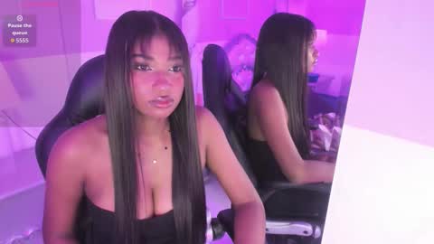 Sophie online show from November 26, 2025, 4:35 am