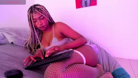Snapshot of sophiabloss chatting on April 22, 2026, 8:21 pm Sophie online show from April 22, 2026, 8:21 pm