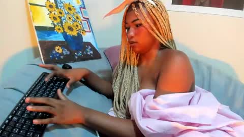 Snapshot of sophiabloss chatting on May 8, 2026, 8:19 am Sophie online show from May 8, 2026, 8:19 am