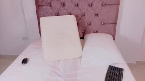 Sophia online show from November 7, 2025, 12:27 pm