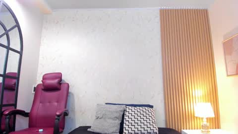 Sophia online show from April 17, 2026, 12:08 pm