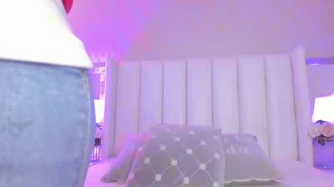 Snapshot of sophiasmiths_ chatting on July 8, 2026, 12:04 am SophiaSmiths online show from July 8, 2026, 12:04 am