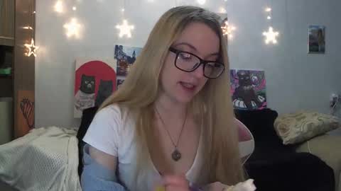 SophiaSonata online show from September 25, 2025, 9:18 pm