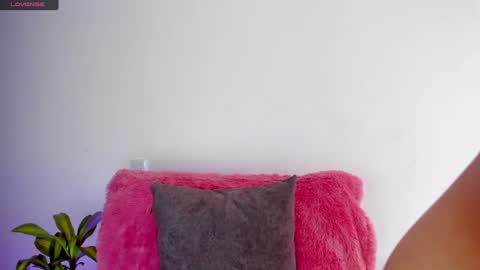 Snapshot of sophie_001 chatting on December 18, 2024, 7:52 pm  Sophie  online show from December 18, 2024, 7:52 pm