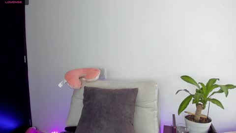 Snapshot of sophie_001 chatting on January 13, 2025, 8:15 pm  Sophie  online show from January 13, 2025, 8:15 pm