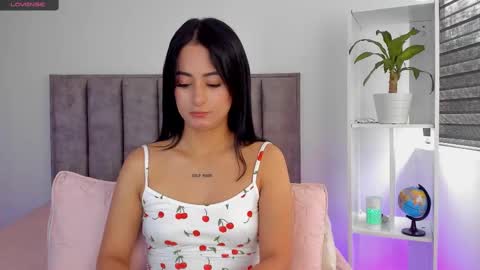 Snapshot of sophie_001 chatting on March 6, 2025, 7:32 pm  Sophie  online show from March 6, 2025, 7:32 pm