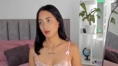 Snapshot of sophie_001 chatting on September 12, 2025, 8:42 pm  Sophie  online show from September 12, 2025, 8:42 pm