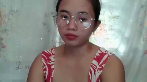 sophie_193 online show from April 18, 2026, 3:10 am