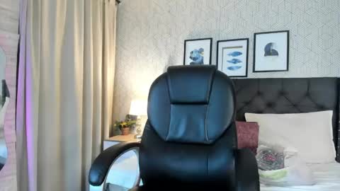 Snapshot of sophie__blare chatting on June 1, 2026, 7:04 pm sophie__blare online show from June 1, 2026, 7:04 pm