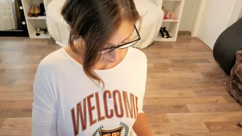 Sophie online show from September 27, 2025, 5:56 am