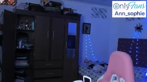 sophie doll online show from October 27, 2025, 6:56 pm