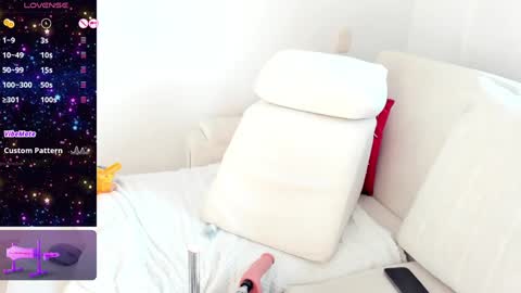 Snapshot of sophie_evanss_ chatting on January 12, 2025, 9:40 pm online show from January 12, 2025, 9:40 pm