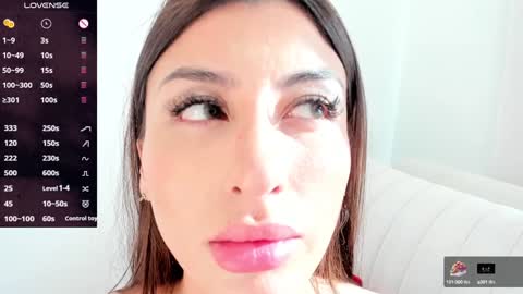 Snapshot of sophie_evanss_ chatting on January 21, 2025, 11:02 pm online show from January 21, 2025, 11:02 pm