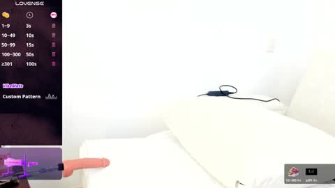 Snapshot of sophie_evanss_ chatting on February 1, 2025, 10:44 pm online show from February 1, 2025, 10:44 pm