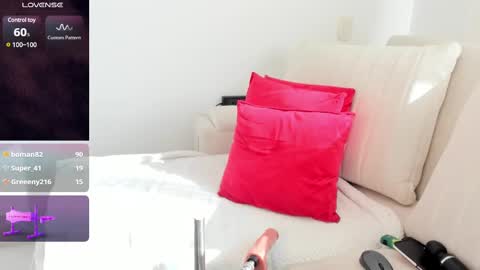 Snapshot of sophie_evanss_ chatting on March 9, 2025, 9:03 pm online show from March 9, 2025, 9:03 pm