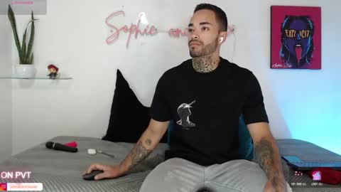SOPHIE - FOXX online show from November 8, 2025, 1:44 pm
