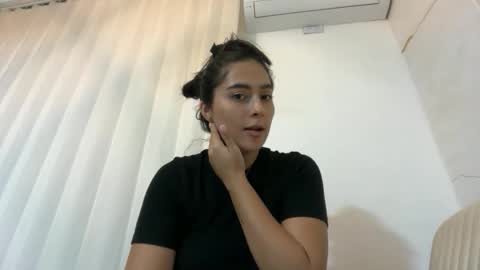 Snapshot of sophie_foxxx chatting on May 13, 2026, 3:15 am Sophie online show from May 13, 2026, 3:15 am