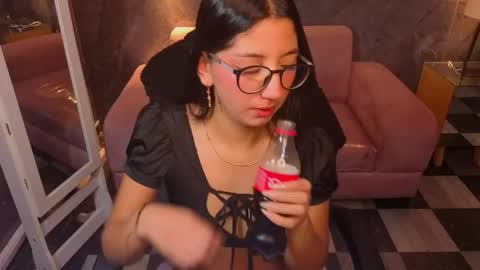 sophie_jones_b online show from May 7, 2026, 1:38 pm