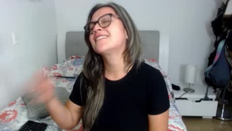 Snapshot of sophie_lopez1 chatting on February 4, 2026, 1:33 am Sofa online show from February 4, 2026, 1:33 am