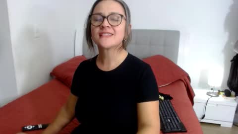 Snapshot of sophie_lopez1 chatting on March 4, 2026, 2:50 am Sofa online show from March 4, 2026, 2:50 am