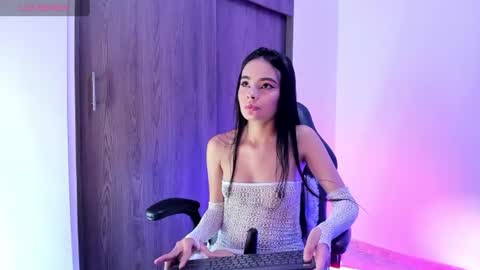 Sophie  online show from August 9, 2026, 3:34 am