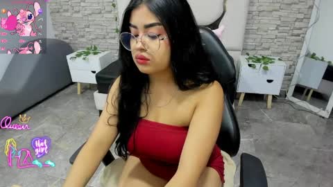 sophie_tay1 online show from April 5, 2026, 11:40 am