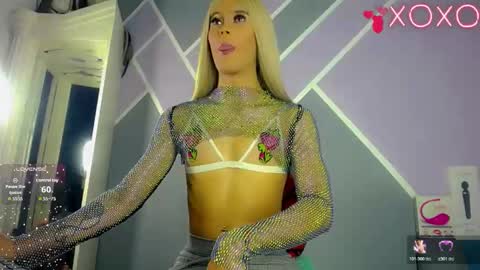 Snapshot of sophie_vall chatting on October 21, 2025, 6:14 am sophie_vall online show from October 21, 2025, 6:14 am