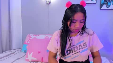 sophie_w1 online show from November 15, 2025, 12:34 pm