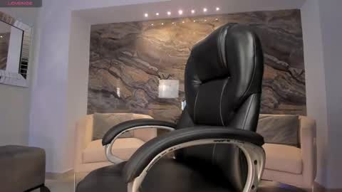 Snapshot of sophiebarnett_ chatting on November 13, 2025, 12:09 am Sophie online show from November 13, 2025, 12:09 am