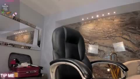 Snapshot of sophiebarnett_ chatting on November 17, 2025, 12:27 am Sophie online show from November 17, 2025, 12:27 am