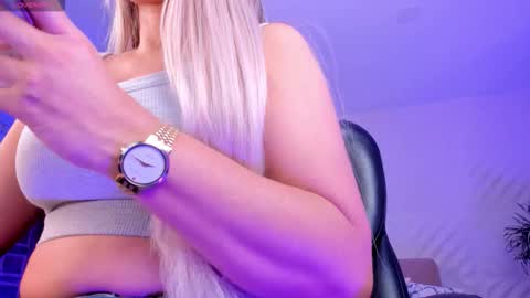 Snapshot of sophiebarnett_ chatting on November 24, 2025, 1:27 am Sophie online show from November 24, 2025, 1:27 am