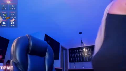 Sophie online show from December 23, 2025, 1:47 am