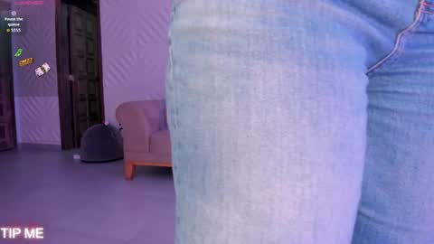Snapshot of sophiebarnett_ chatting on April 20, 2026, 12:35 am Sophie online show from April 20, 2026, 12:35 am