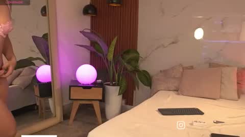 Sophie online show from March 29, 2026, 12:49 pm