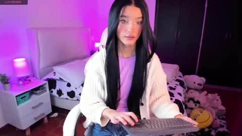 Snapshot of sophiecornett chatting on December 15, 2025, 11:47 am online show from December 15, 2025, 11:47 am