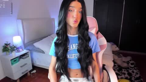 Snapshot of sophiecornett chatting on December 20, 2025, 8:43 am online show from December 20, 2025, 8:43 am