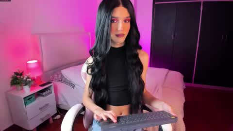 Snapshot of sophiecornett chatting on December 22, 2025, 8:11 am online show from December 22, 2025, 8:11 am