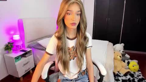 Snapshot of sophiecornett chatting on January 10, 2026, 8:38 am online show from January 10, 2026, 8:38 am