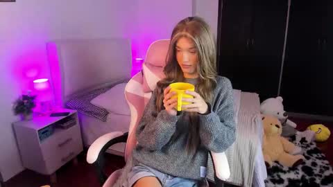 Snapshot of sophiecornett chatting on January 14, 2026, 2:33 pm online show from January 14, 2026, 2:33 pm