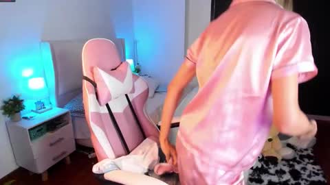 Snapshot of sophiecornett chatting on February 10, 2026, 8:40 am online show from February 10, 2026, 8:40 am