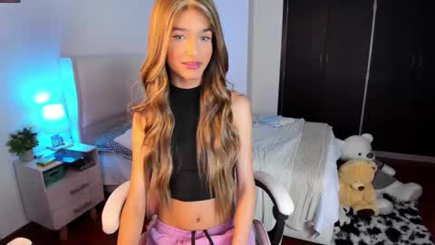 Snapshot of sophiecornett chatting on February 13, 2026, 7:59 am online show from February 13, 2026, 7:59 am